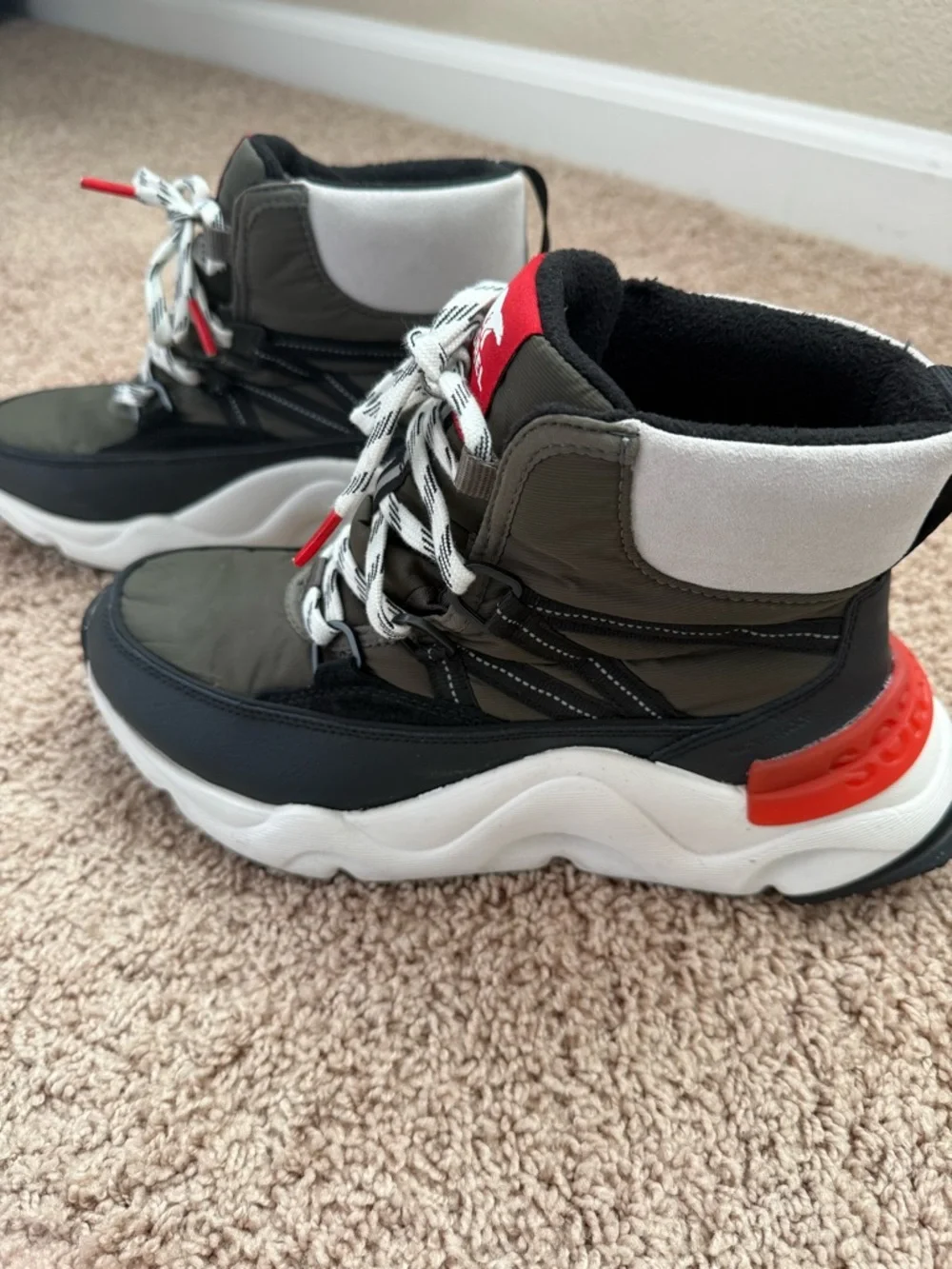 Sorel Black Women's Boot Interior with White Polar Bear Logo - Picture 3 of 4